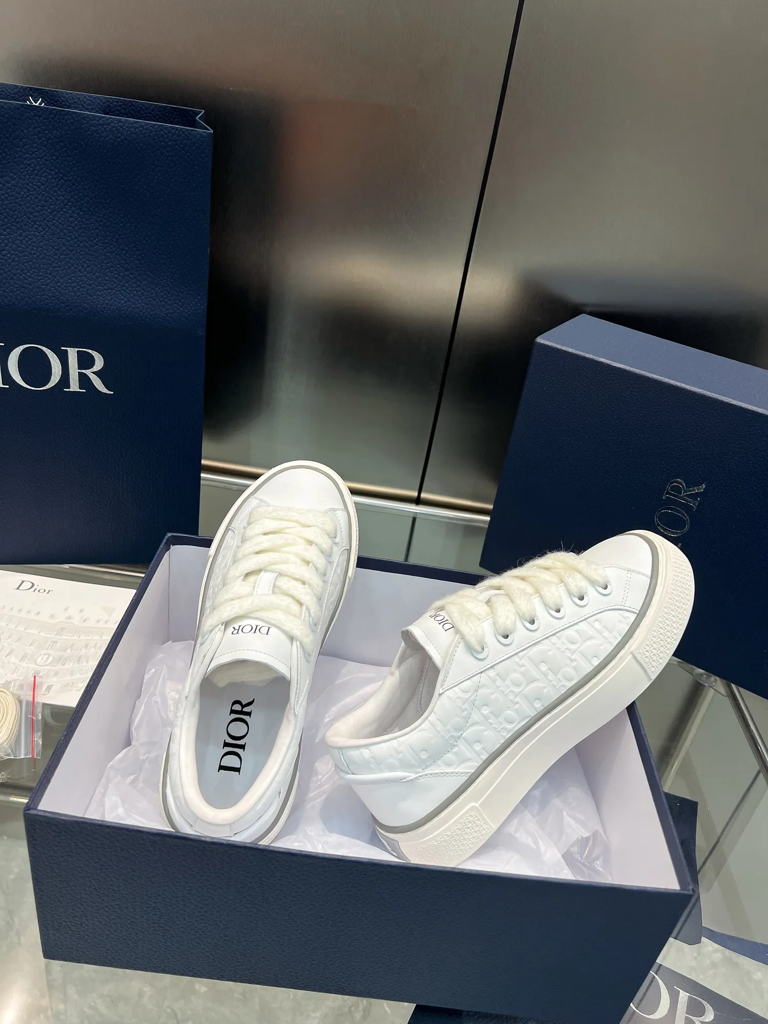 👟👟Ex-factory price 600👟👟 Dior 2023 autumn and winter haute couture series new CD jelly color couple flat casual shoes Dior Size: Female size 35-42 (41.42 customized, non-refundable) / Male size 38-46 (38.46 customized, non-refundable)